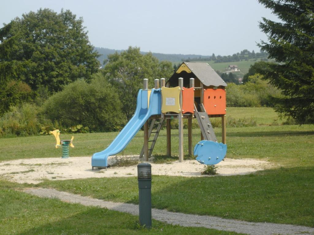 La Roche Du Tresor Village Vacances Longevilles-Mont-dʼOr Екстериор снимка